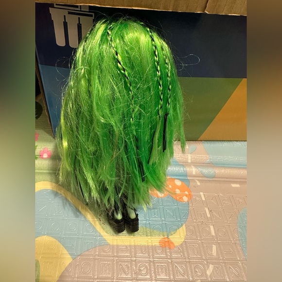 Shadow High Doll – Green Hair - Picture 6 of 12